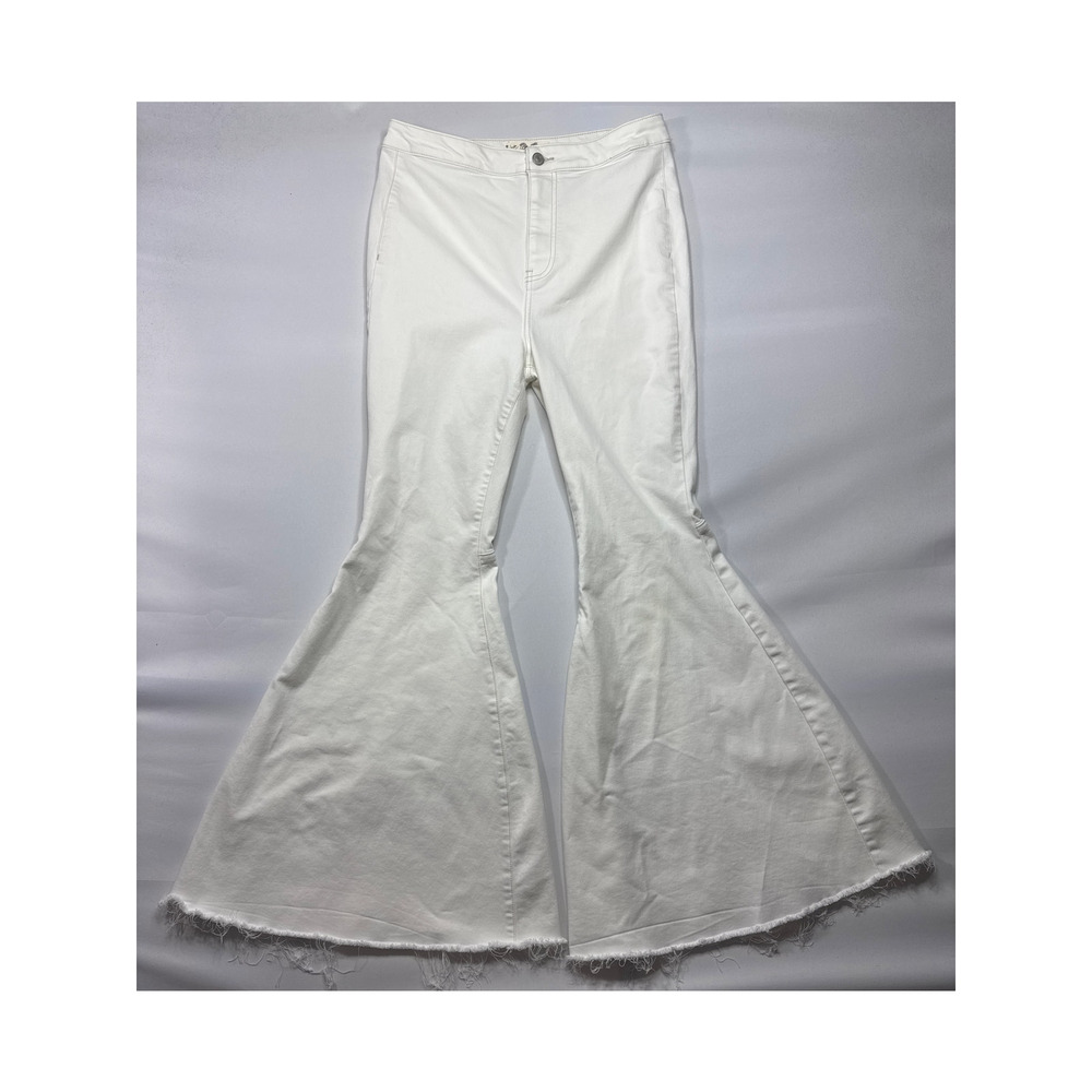 We The Free Women's Raw‎ Hem Super Flare White Denim Jeans - Size 31 (31x32.5)